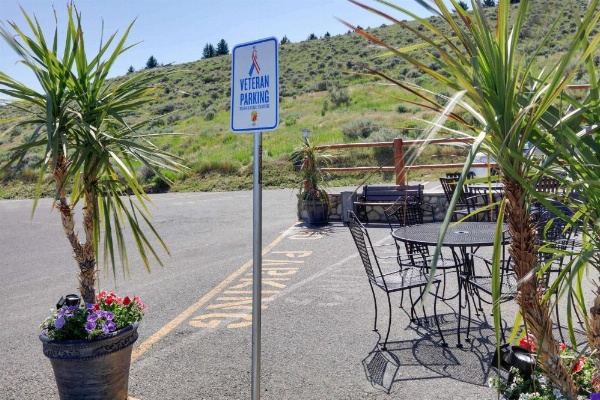 Super 8 by Wyndham Cody image 12