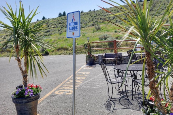 Super 8 by Wyndham Cody image 14