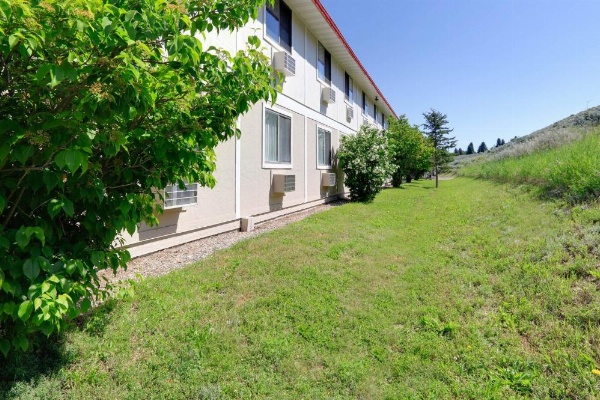 Super 8 by Wyndham Cody image 15