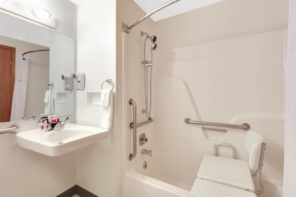 Super 8 by Wyndham Cody image 22