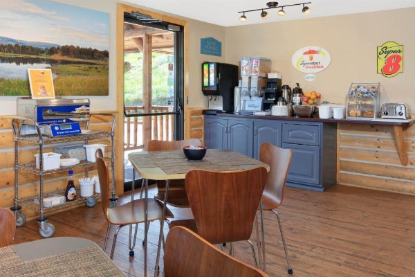 Super 8 by Wyndham Cody image 28