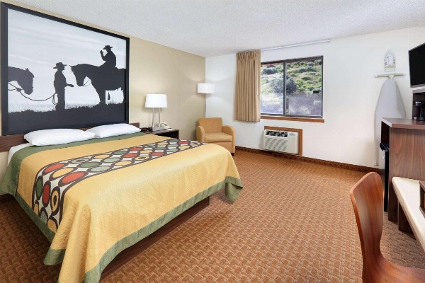 Super 8 by Wyndham Cody image 4