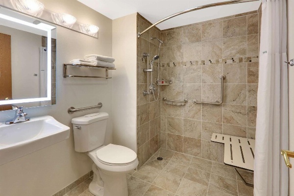 Super 8 by Wyndham Cody image 6